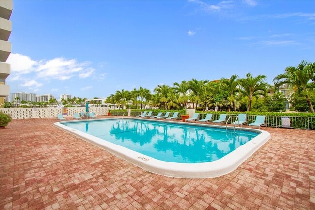 Building Photo - 401 Golden Isles Dr