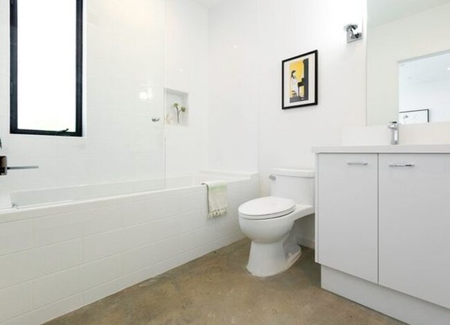 Building Photo - 2221 Jerome Way