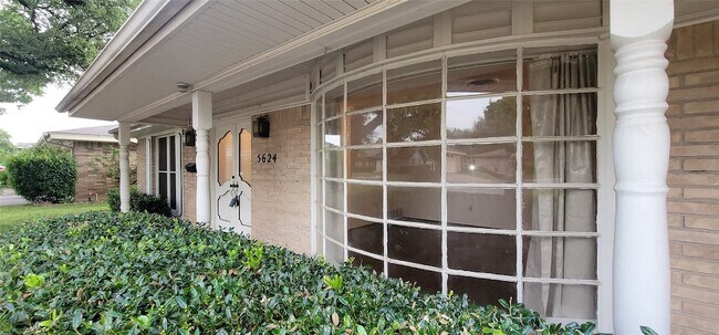 Building Photo - 5624 Woodway Dr