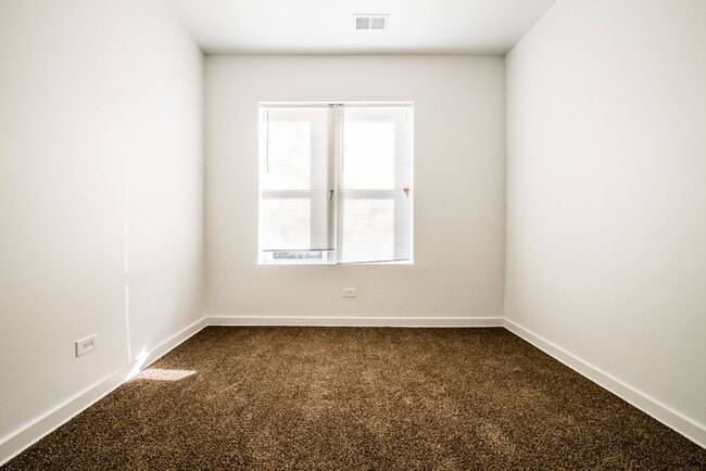 Building Photo - 7748 S East End