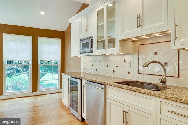 Building Photo - 6122 Bayliss Pl