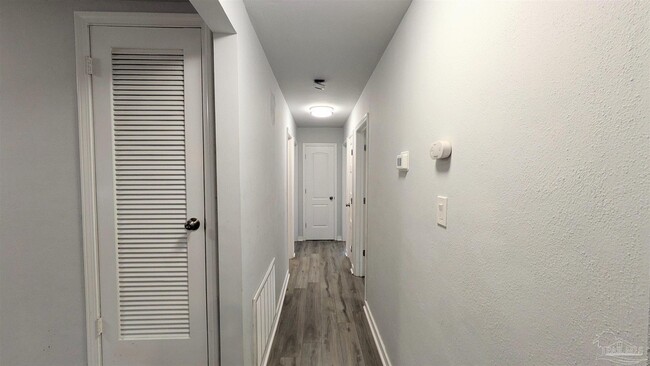 Building Photo - 5912 Sarah Dr