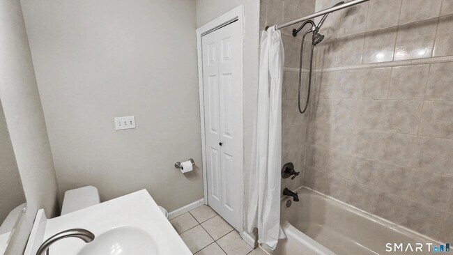 Building Photo - 1 Horizon Dr