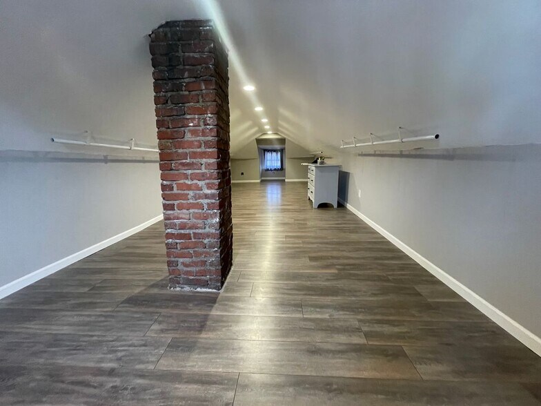 Building Photo - 314 S Cedar Ave