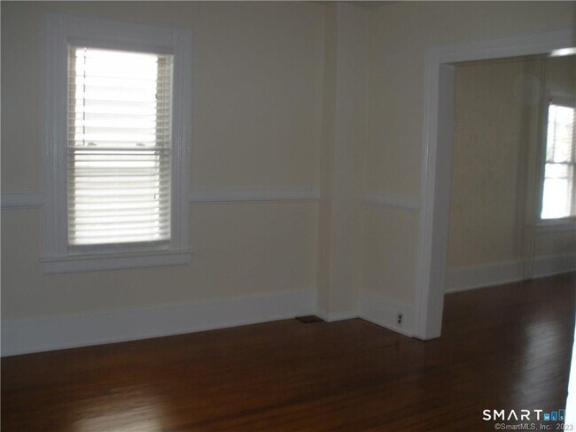 Building Photo - 803 Cove Rd