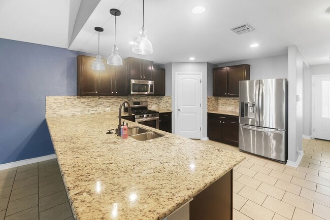 Building Photo - 4 Bedroom/2.5 Bath Tausch Farm Subdivision
