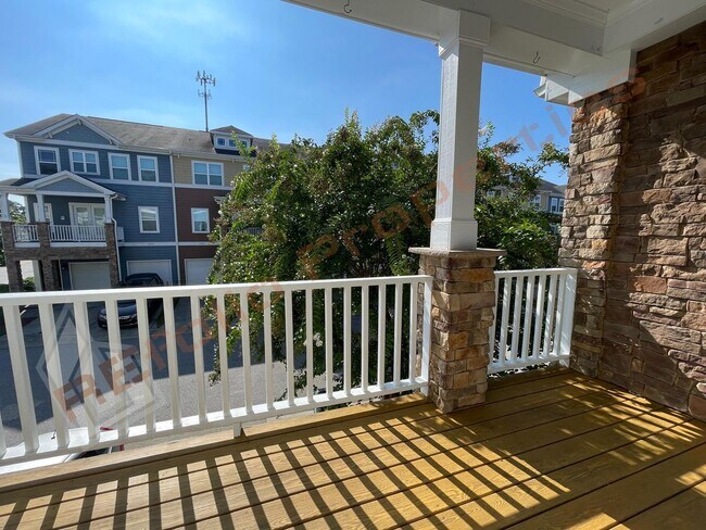 Building Photo - No Carpet! Beautiful 3-Story Townhome with...