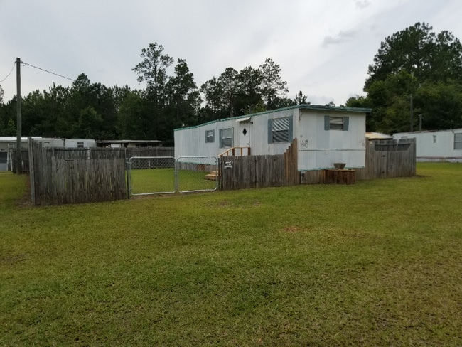 Building Photo - 41 Thicket Rd