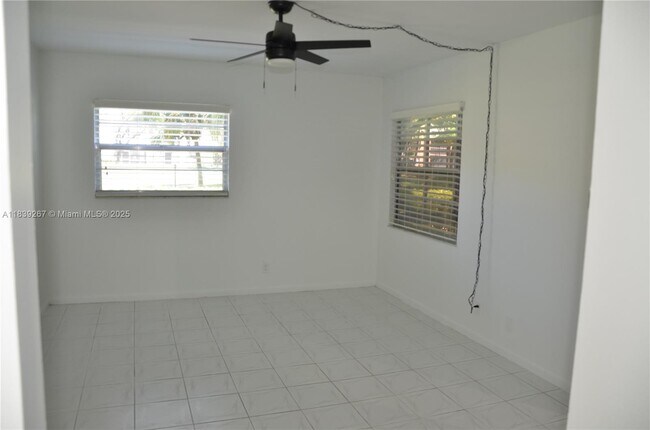 Building Photo - 1351 SW 125th Ave