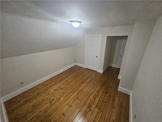 Building Photo - 138 Martin St