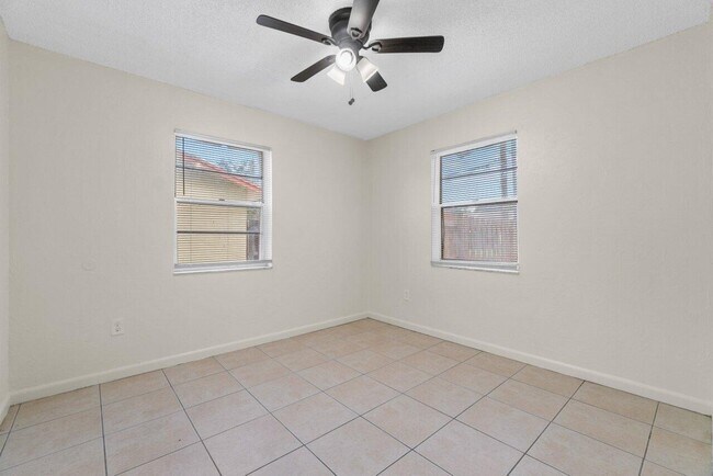 Building Photo - 4815 Gulfstream Rd