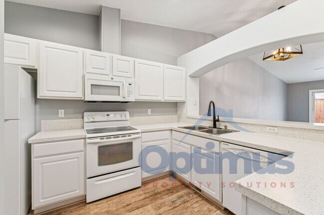 Building Photo - Charming & updated 2-bedroom, 2-bath home in one of Boise’s most convenient and sought-after loca...