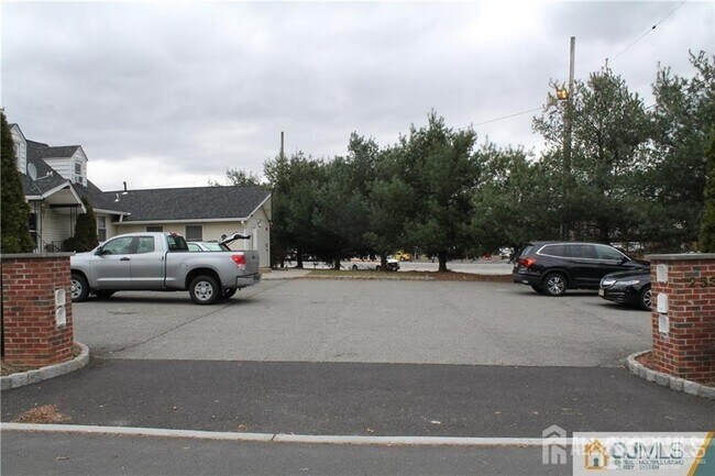 Building Photo - 323 9th St