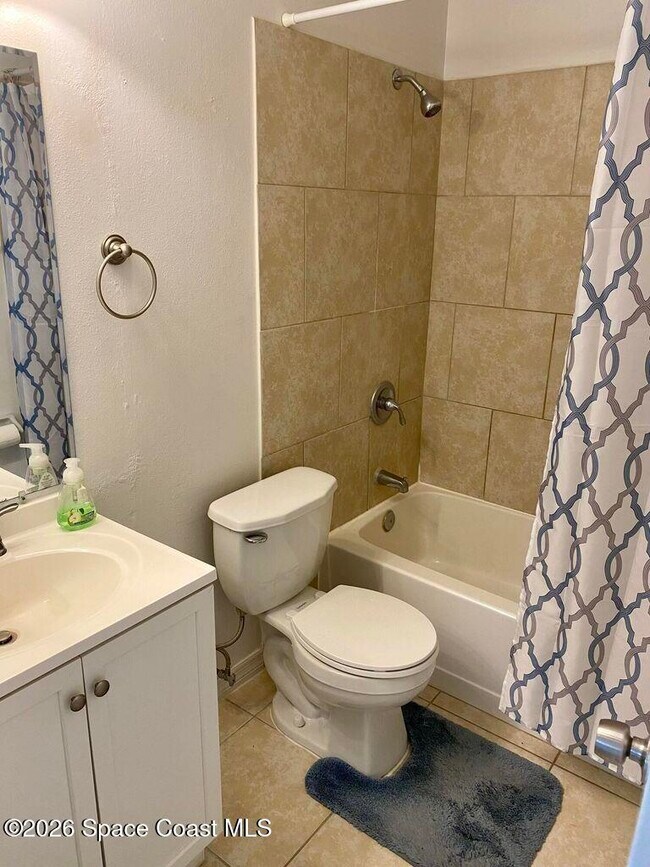 Building Photo - 1279 Valencia St SE