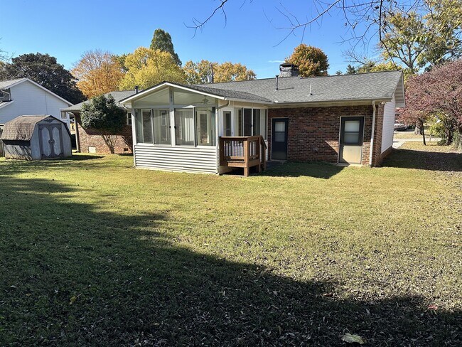 Building Photo - 1760 Scenic Dr