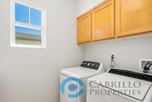 Building Photo - 12177 Pepper Tree Ln
