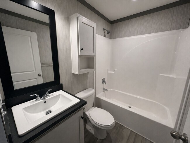 Building Photo - 324 Utah Ct