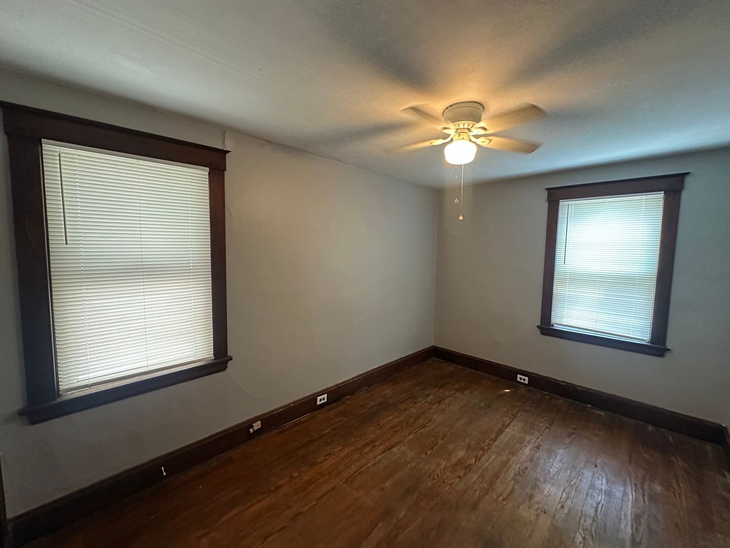 Building Photo - 2322 Ravine St