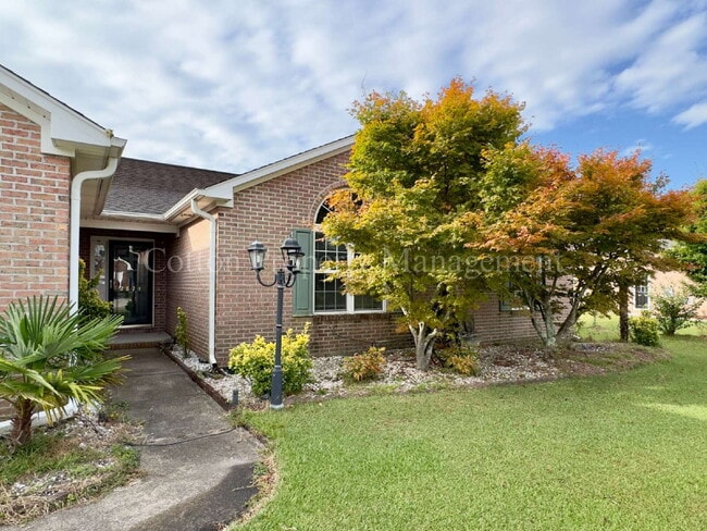 Building Photo - 3BR/2FB.$2200 per month