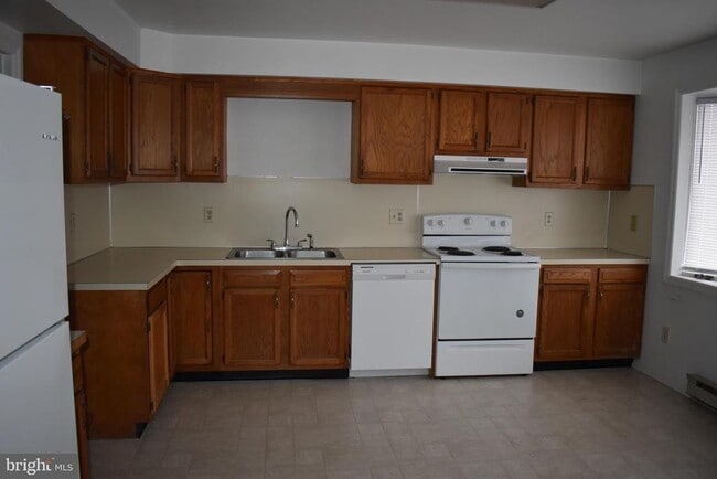 Building Photo - 411 W Baltimore St