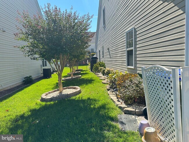 Building Photo - 6504 Feather Edge Court