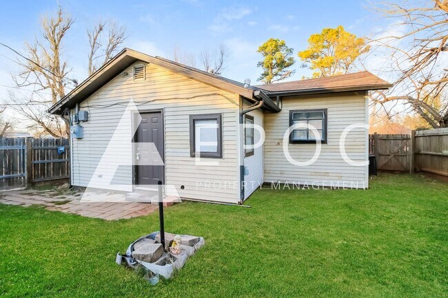 Building Photo - 626 Cedar Ave