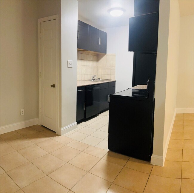 Building Photo - 5550 N Braeswood Blvd