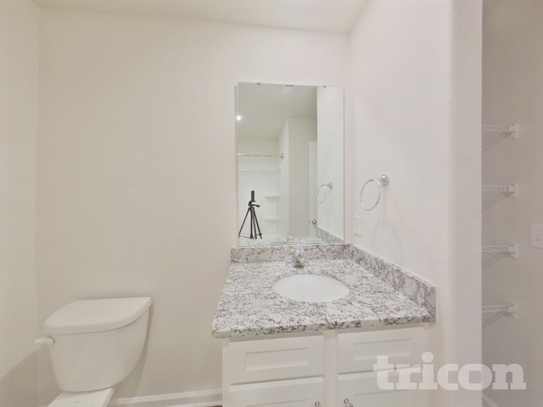 Building Photo - 2010 Southlea Dr