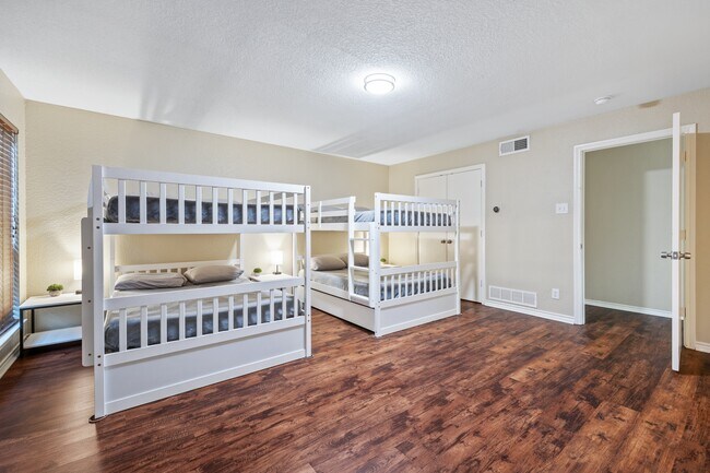 Building Photo - 2352 Wildoak Dr