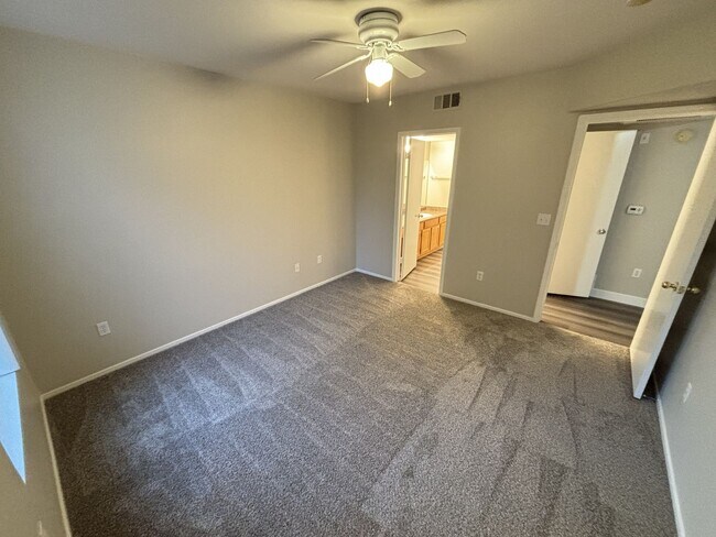 Building Photo - Beautiful 1Bed/1Bath/1Car 2nd floor Condo located in the beautiful Tuscano Gated Community!
