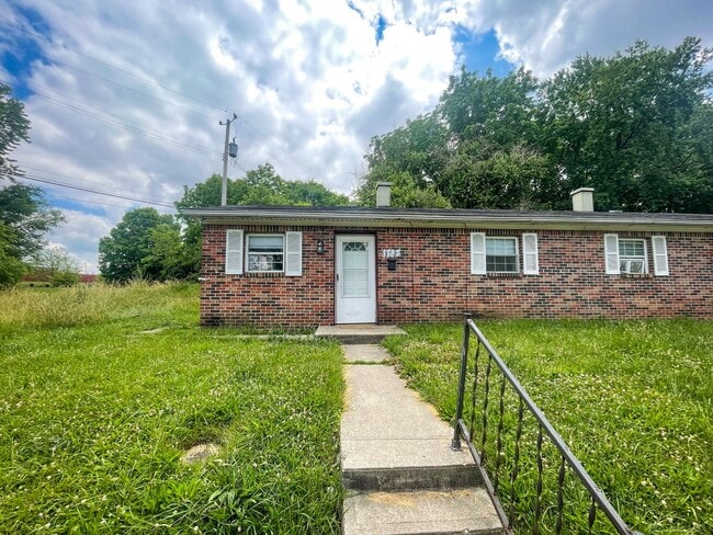 Primary Photo - 1783-1783 Roosevelt Ave