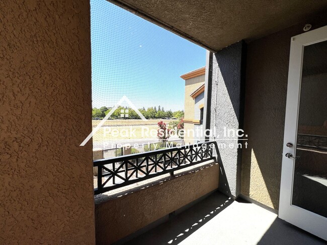 Building Photo - Updated 1bd/1ba North Natomas Condo with G...