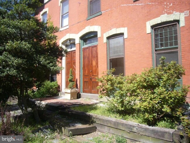 Building Photo - 209 W Chestnut St