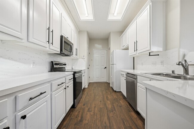 Building Photo - 6058 Shelbourne Park Ln