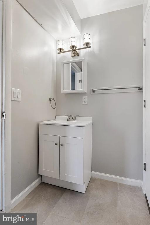 Building Photo - 212 Warren St