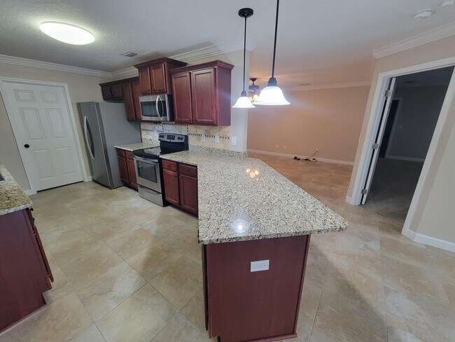 Building Photo - 712 Hazel Dr