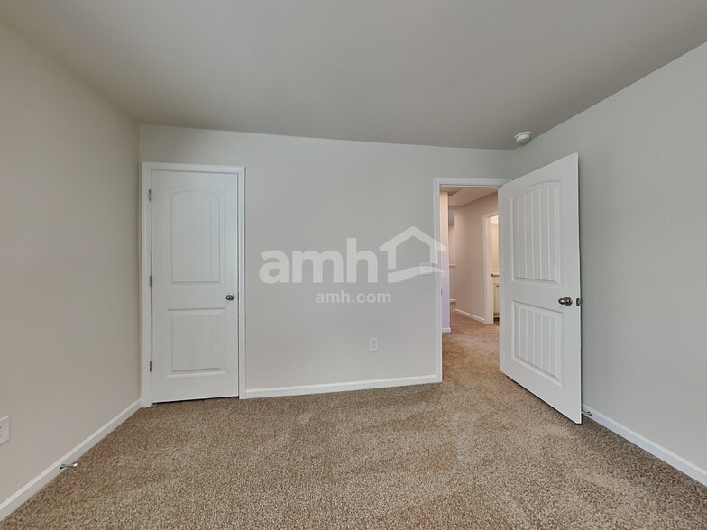 Building Photo - 3993 Zepelin Wy