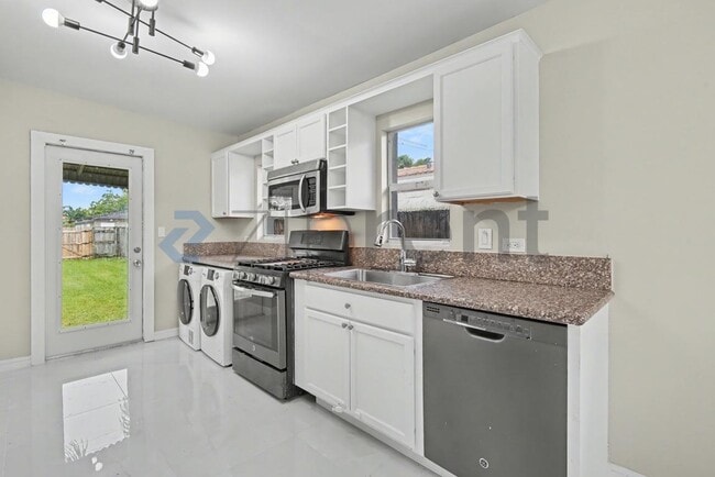 Building Photo - 1650 Jackson St