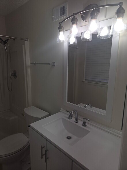 Building Photo - 583 Winding Creek Rd