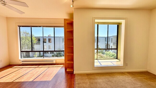 Building Photo - Exceptionally Remodeled Top-Floor Bright Studio