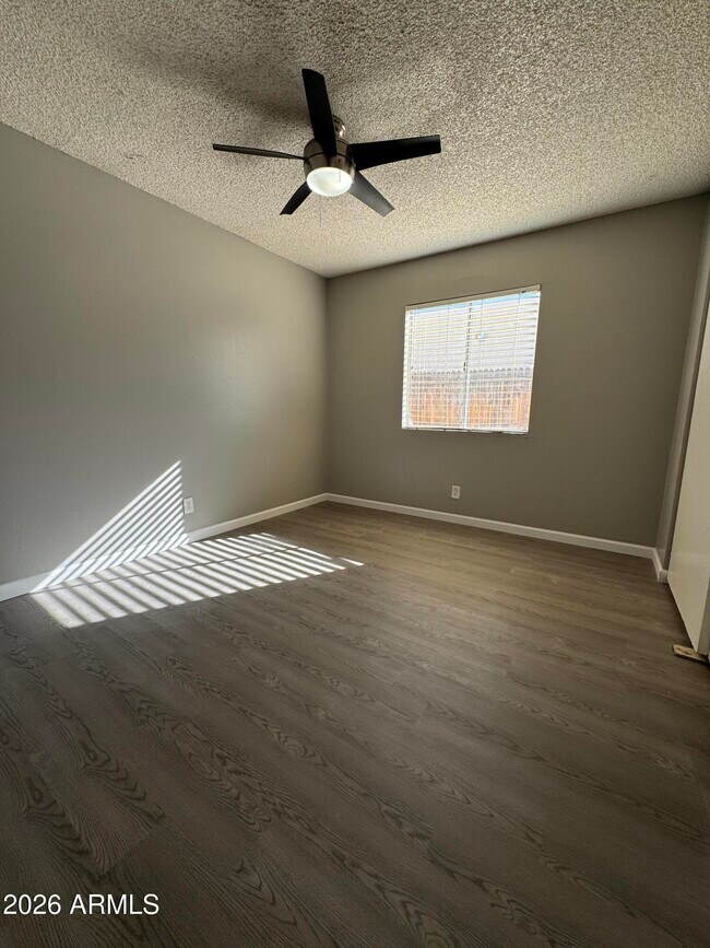 Building Photo - 6527 N 67th Ave