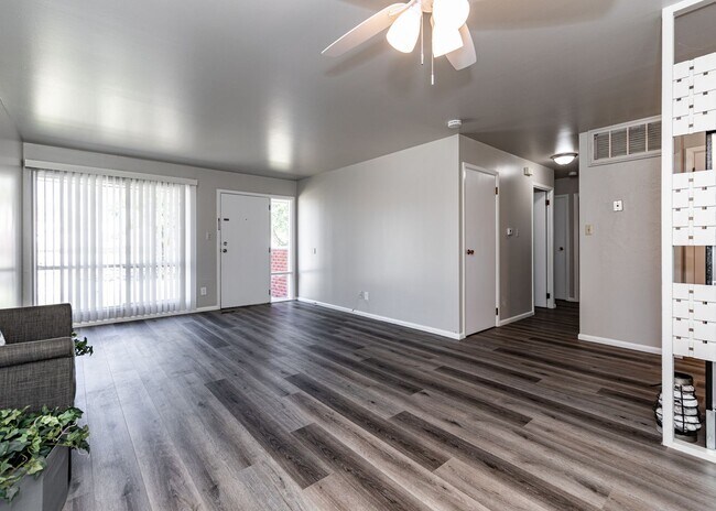 Building Photo - Newly Remodeled 3 Bedroom Home in Central Location
