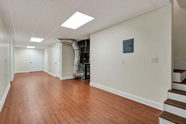 Building Photo - 1865 Weston Pl NW