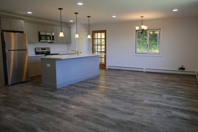 Building Photo - 589 Overlook Rd