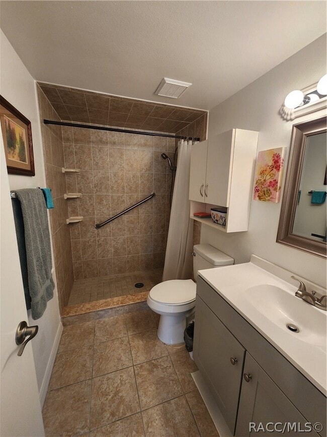 Building Photo - 2400 Forest Dr