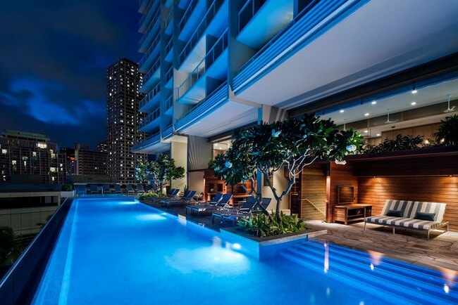 Building Photo - Rarely Available 1 Bed 2 Bath Long-Term in...