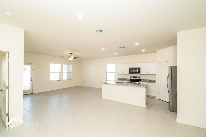 Building Photo - 35579 W San Capistrano Ave