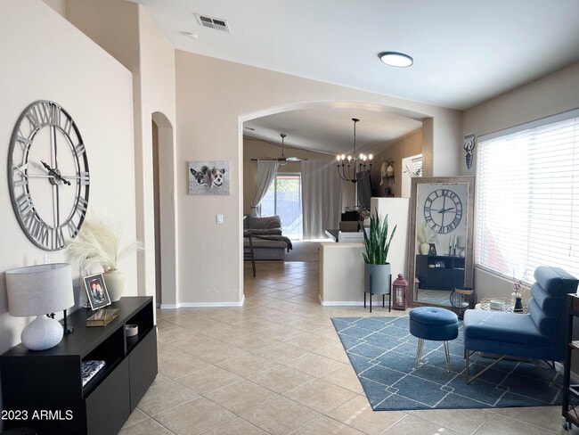 Building Photo - 1077 W Olive Ave