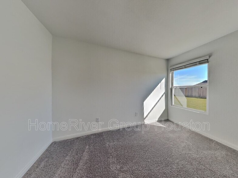 Building Photo - 18 Rd 5117