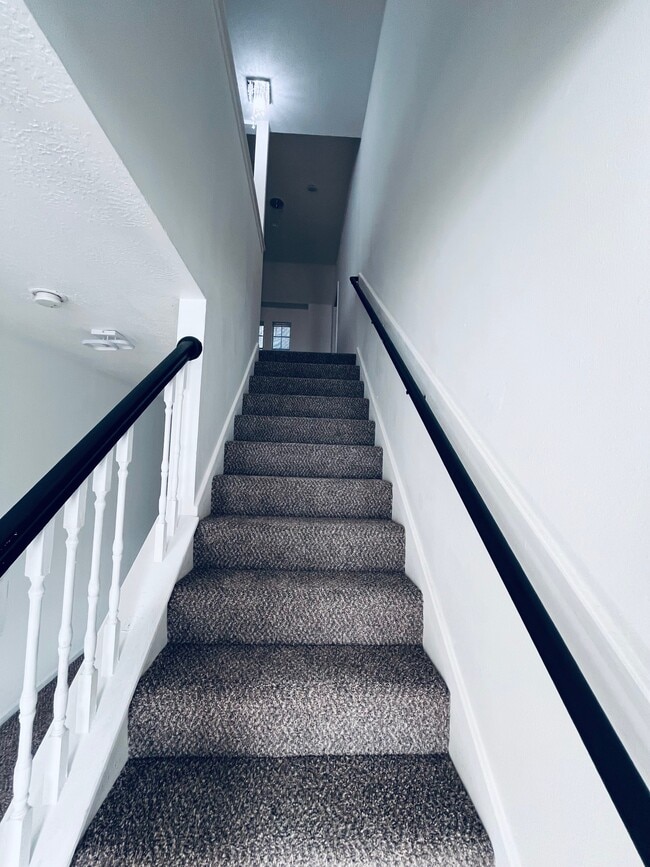 Building Photo - 2206 Laurel Oak Dr